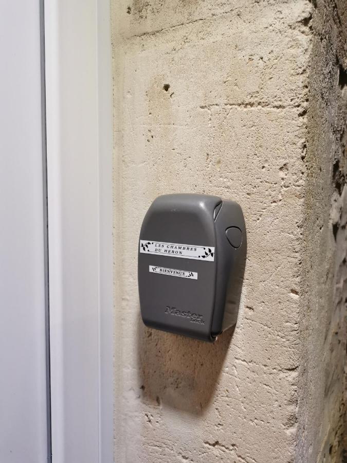 Les Chambres Du Heron Chevillon  外观 照片